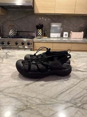 KEEN Men's Newport H2 Waterproof Hiking Sandals - Triple Black size 11